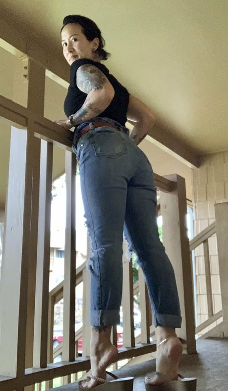 Kimkissesfootgoddess