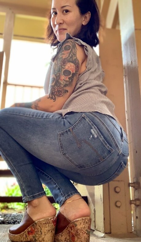 Kimkissesfootgoddess