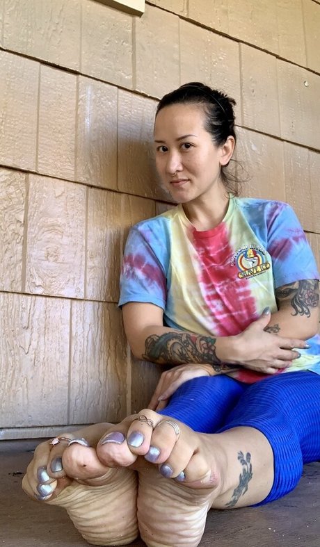 Kimkissesfootgoddess