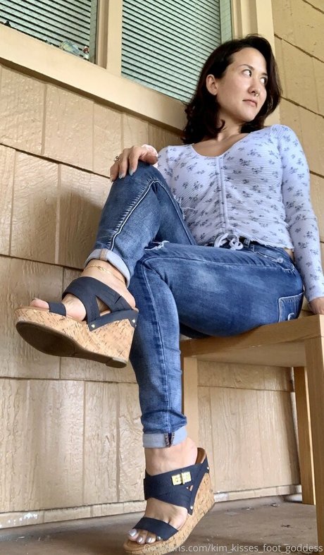 Kimkissesfootgoddess