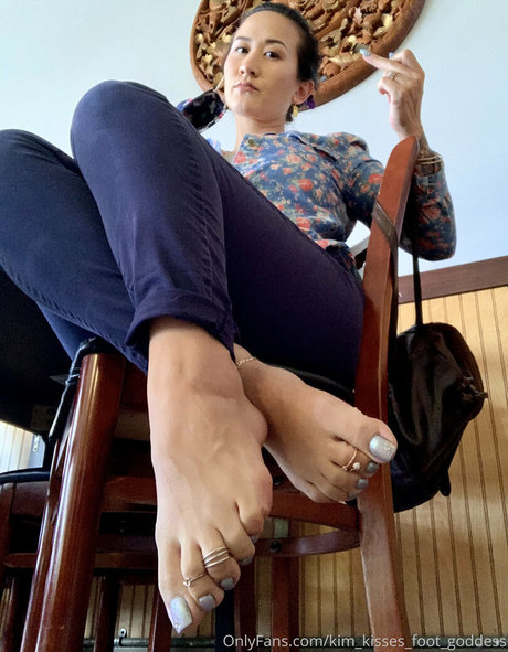 Kimkissesfootgoddess