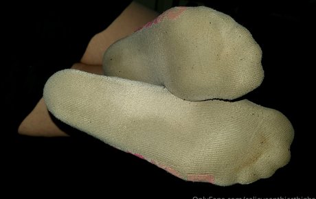 Calieyesnthiccthighs