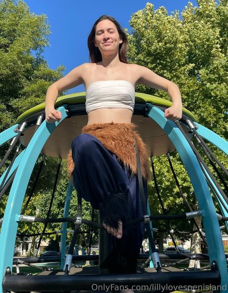 Lillylovespenisland