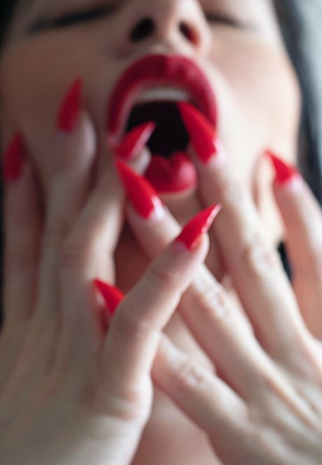 Gothamqueenslaysfree