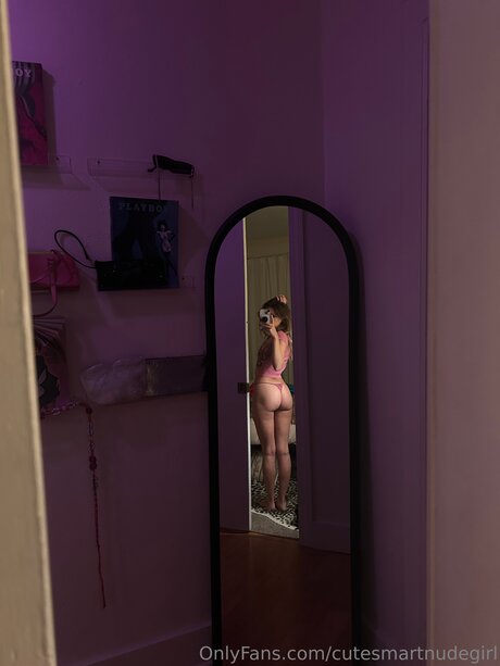 Cutesmartnudegirl