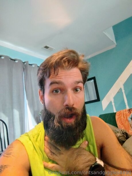 Critsandgiggles4490