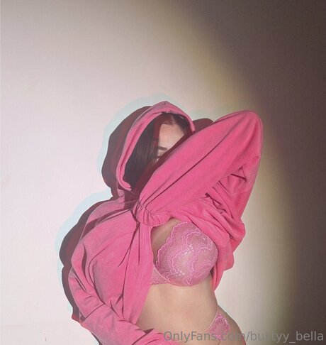 Bustyy Bella