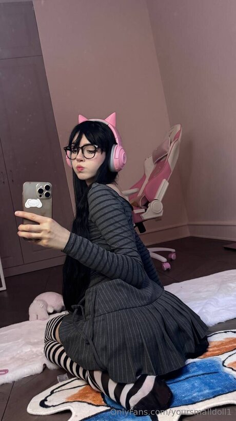 Yoursmalldoll1
