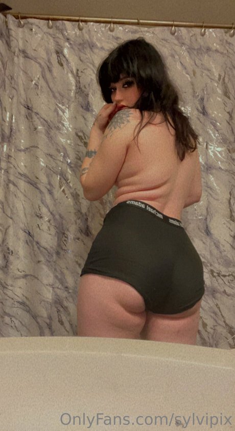 Sylvipix Young Goth Milf