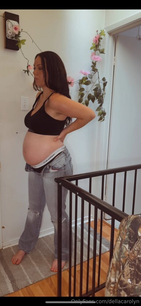 Dellacarolyn