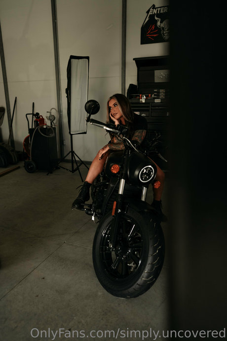 Simplyuncovered Jessie P