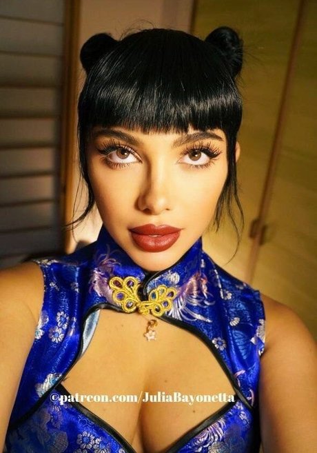 Julia Bayonetta