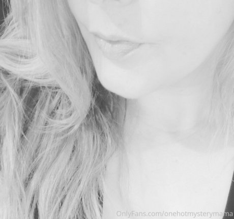 Onehotmysterymama