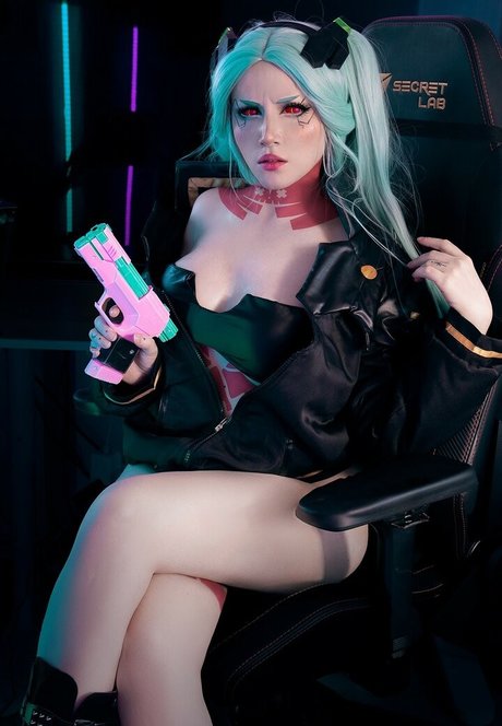 Ezy Summers Cosplay