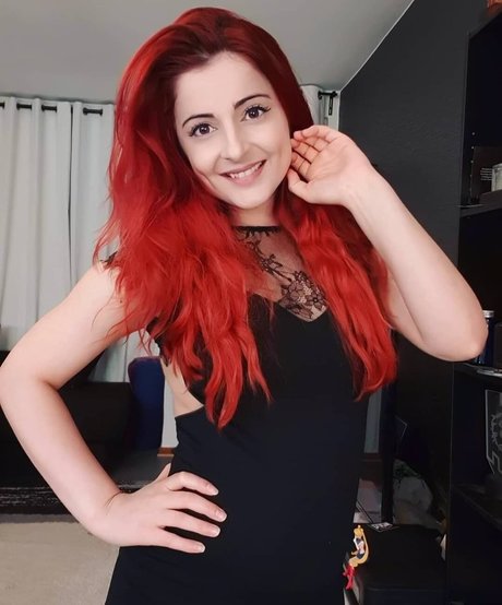 Anniefuchsia