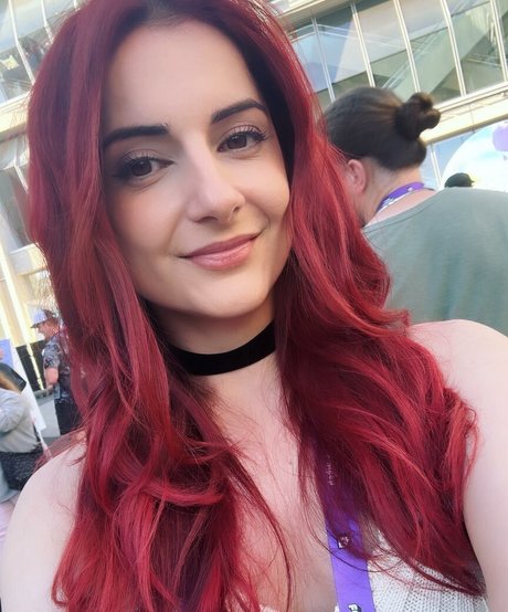 Anniefuchsia