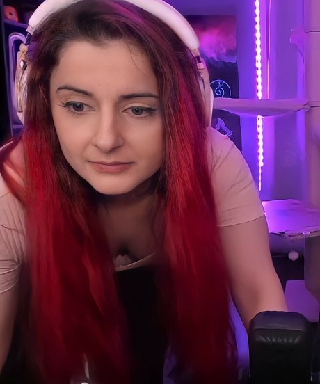 Anniefuchsia