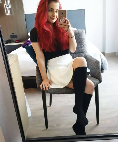 Anniefuchsia