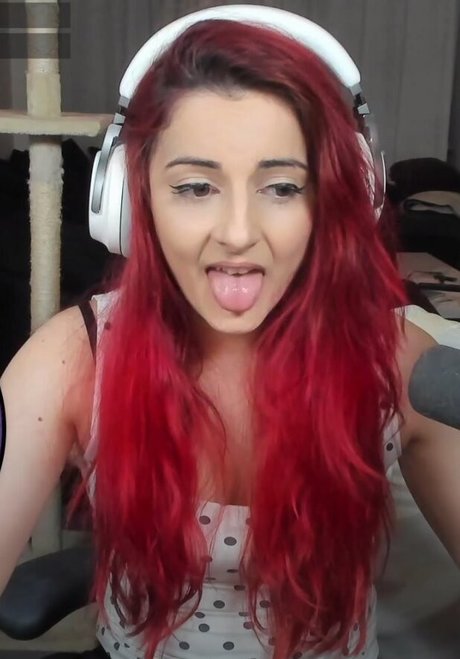 Anniefuchsia