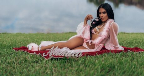 Zelina Vega