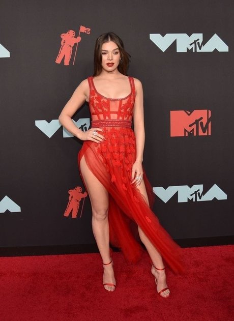 Hailee Steinfeld
