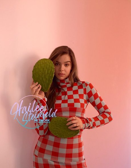 Hailee Steinfeld