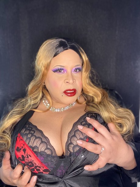 Goddess Lavish Galore