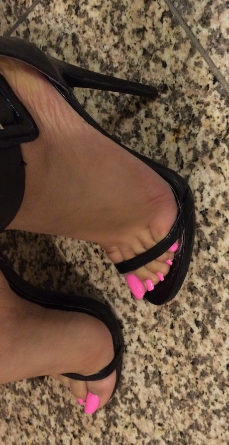 Blondeinstilettoheelsonly