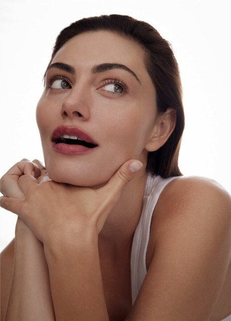 Phoebe Tonkin