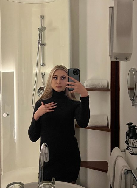 Nina Se 19  nude leaked OnlyFans photo