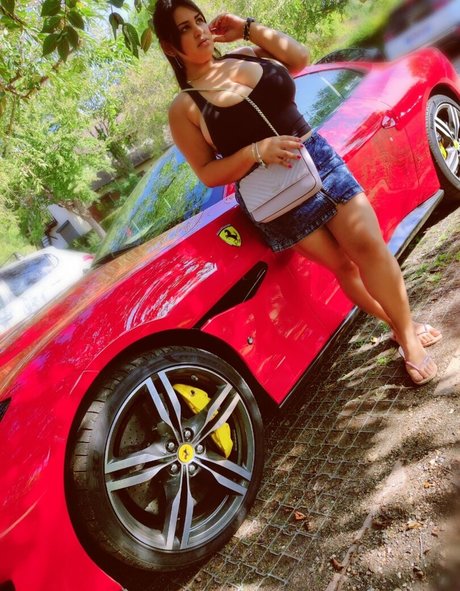 Jennifer Busty Latina