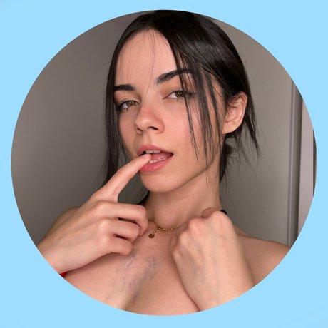 Sarah Roomie  Exclusive Room 