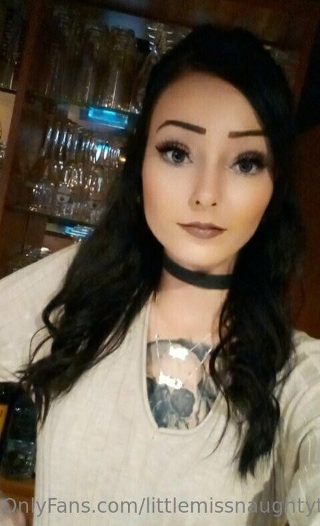 Littlemissnaughtytw