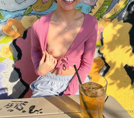 Hawaiian Cheerleader