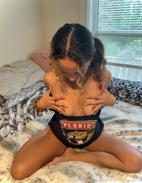 Hawaiian Cheerleader