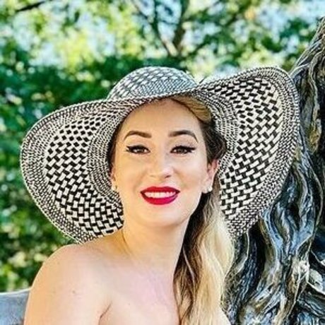 Robyn Adele Anderson