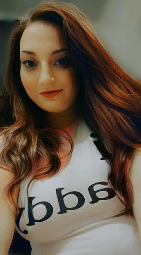 Sarahyournaughtygirl69