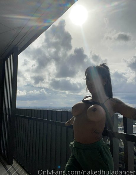 Nakedhuladancer