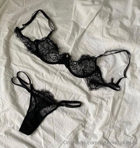 Kinkykittykisses