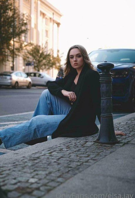 Elsa Jay