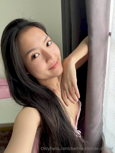 Barbie Blonde Official