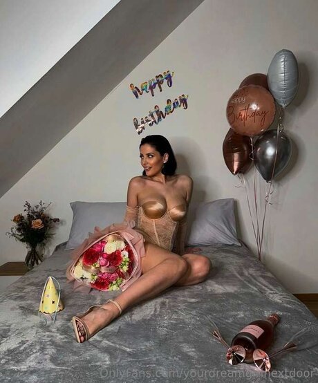 Yourdreamgirlnextdoor