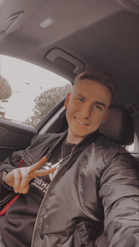 Elias Twink 18 Content