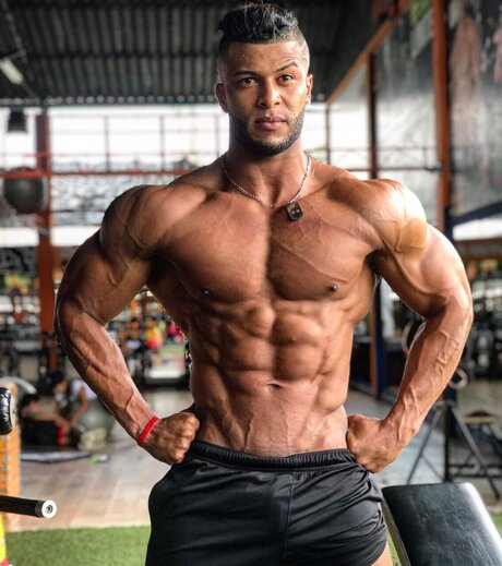 Edward Santos Physique