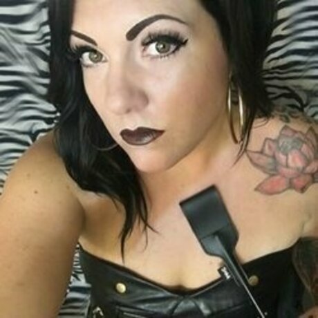 Mistress Rayven Renae