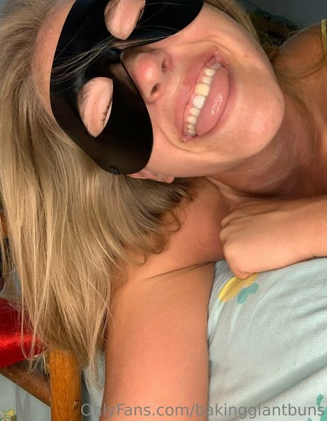 Bakinggiantbuns