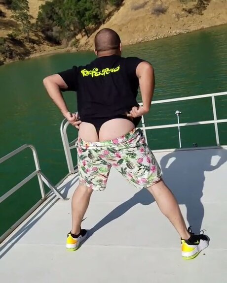 Twerkboynick