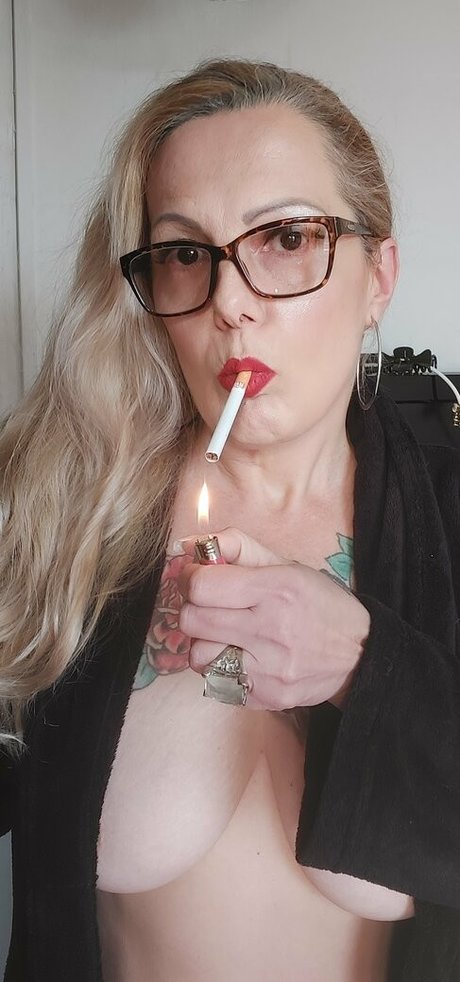 Ladysmokerqueen
