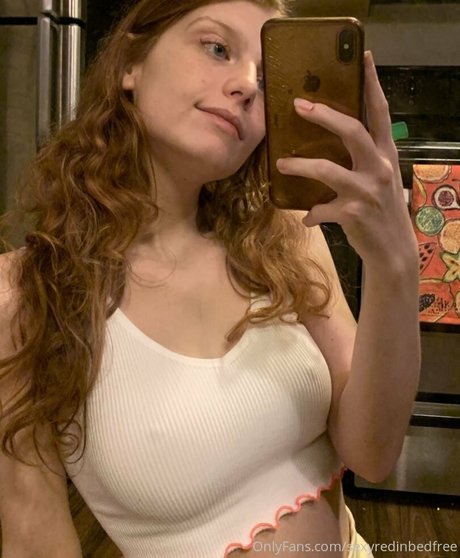 Sexyredinbedfree