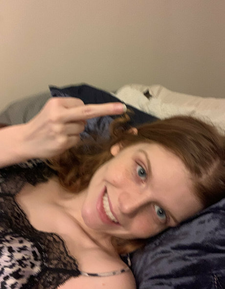 Sexyredinbedfree